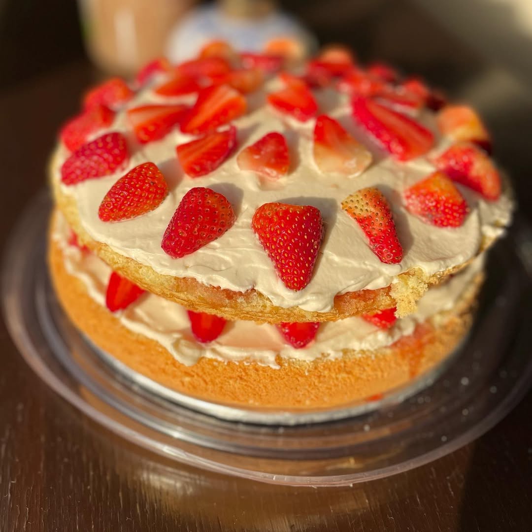 Strawberry Layered Sponge Cake 2lbs