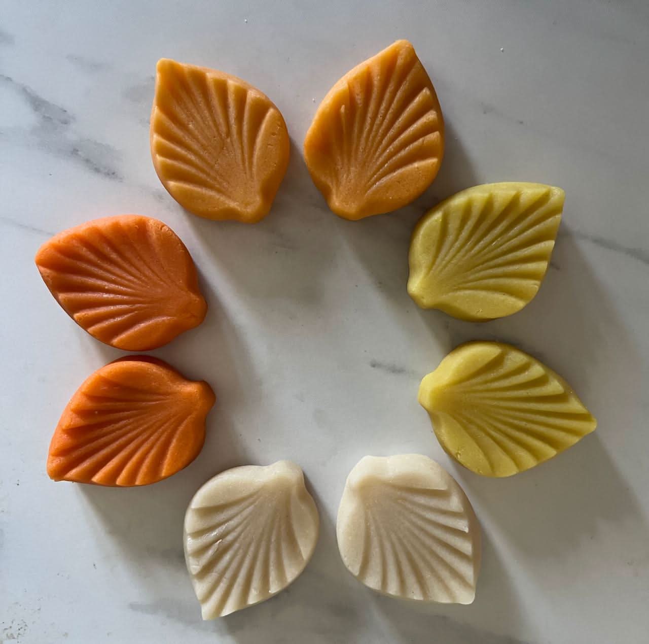 Ombre Leaves Marzipan